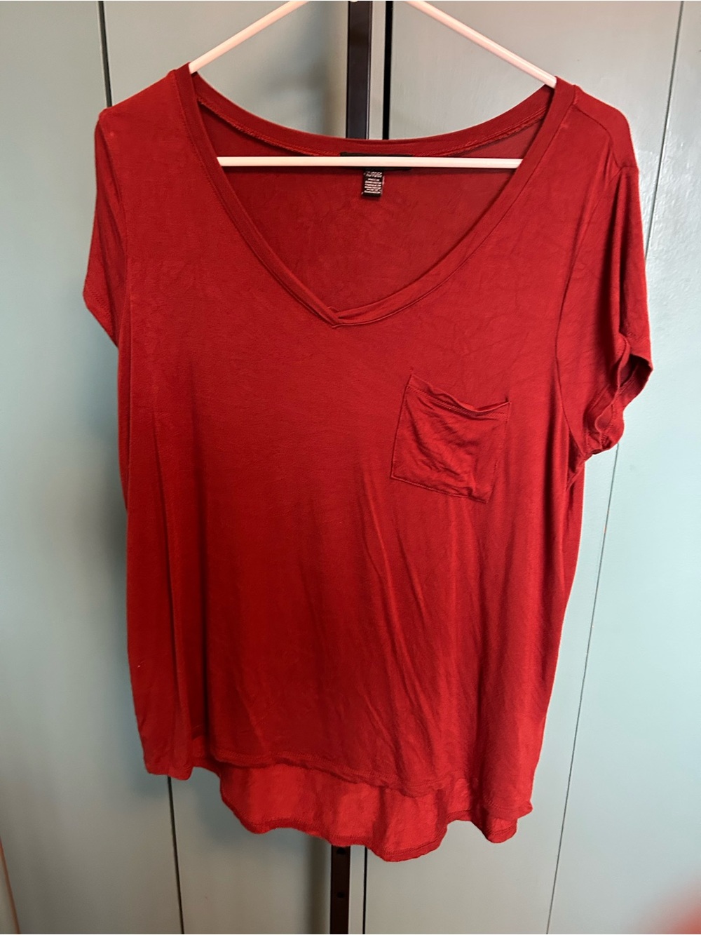 Cable & Gauge Women's V-Neck Short Sleeve Tee - Red